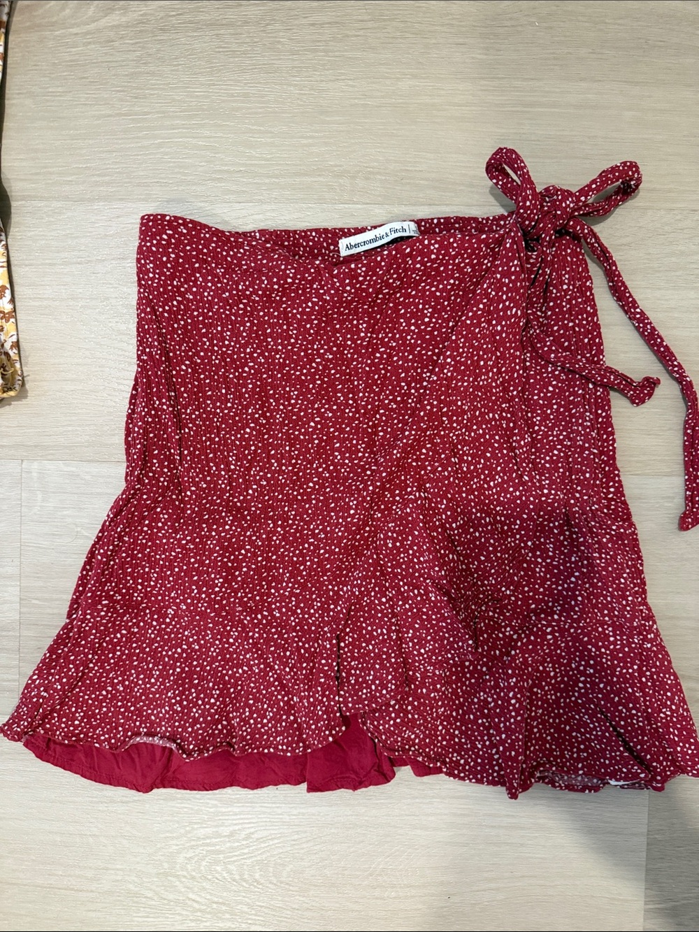 Abercrombie & Fitch Red Speckled Tie-Waist Skirt